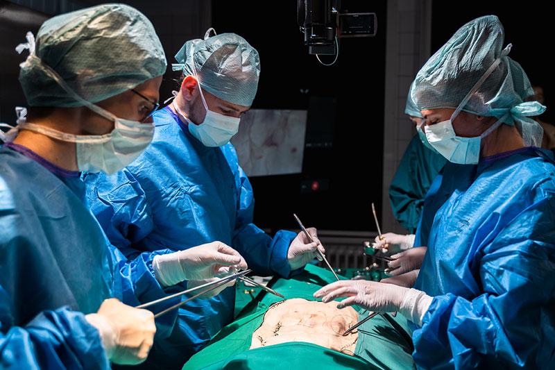ICARos - Medizinstudenten lernen im realitätsnahen Setting operieren