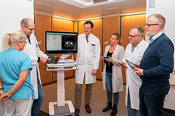 Team der Stationen der Allgemeinchirurgie nutzen neue digitale System Checkpad MED