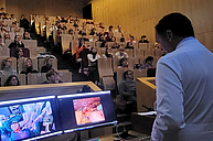 Live-OP in den Hörsaal der Chirurgie übertragen - Sicht aus dem Hörsaal